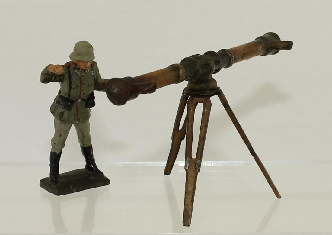 Lineol German Army Artillery Man with Spotter (1 of 3)