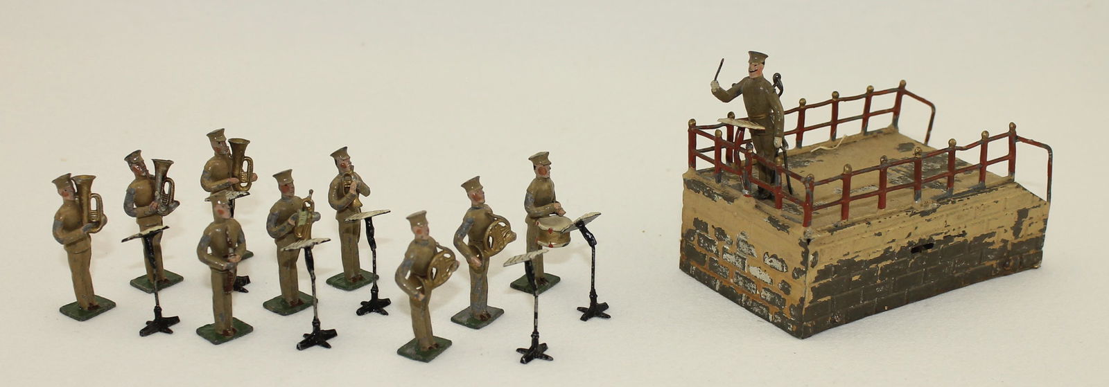 Spenkuch Music Box Conductor with Standing Band (1 of 5)