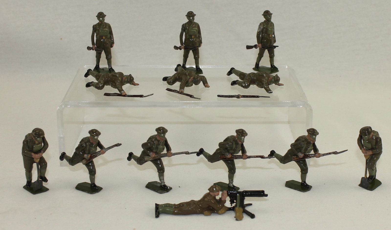 Britains Lot British Infantry In Action: From #1614. In Service Dress. 13 Pieces. Condition Good to Very Good. One Bayonet Missing. One Rifle Arm Broken but Present. No Box.
