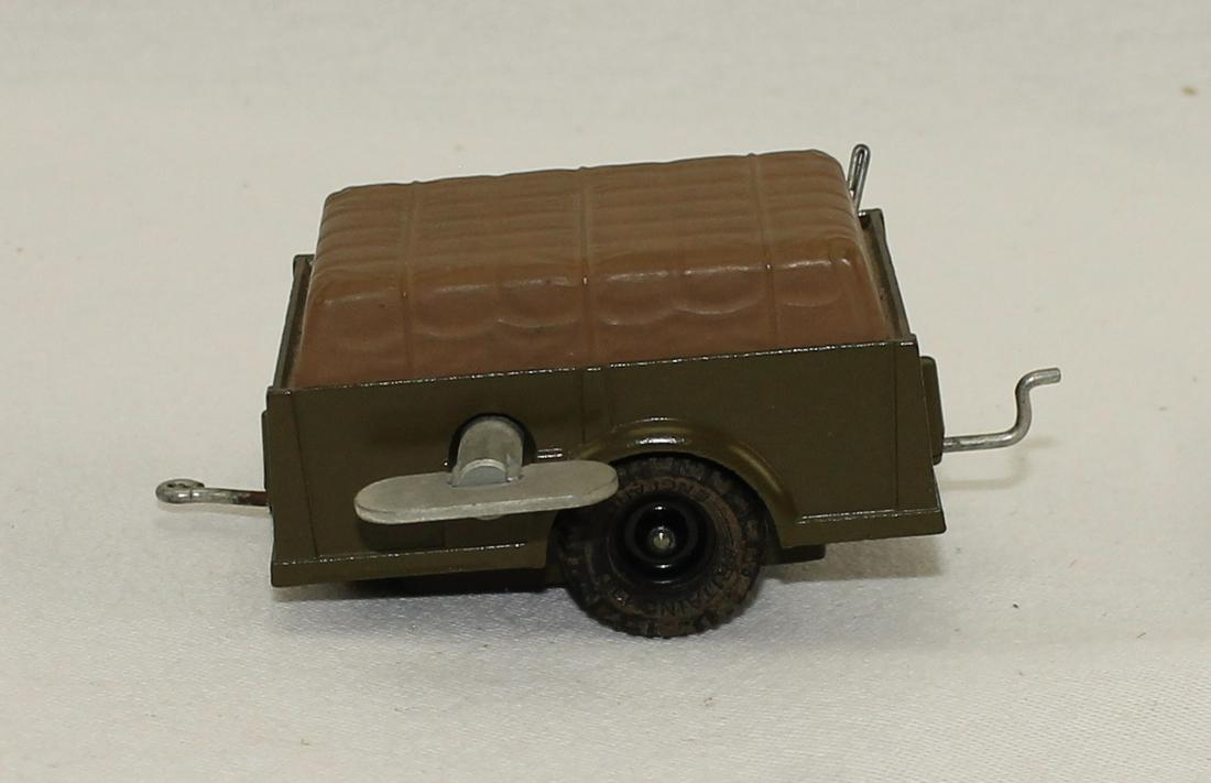 Britains # 2041 Clockwork Trailer with Key (1 of 3)