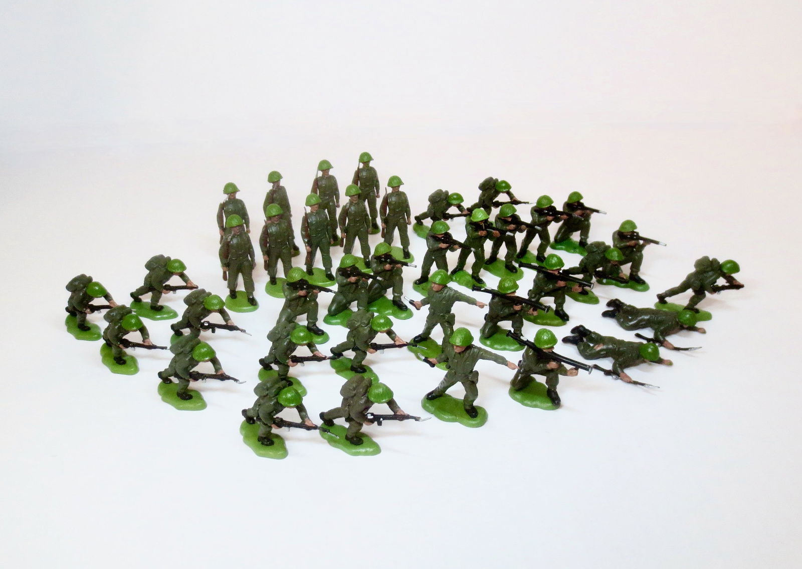 Britains Herald Khaki Infantry (1 of 1)