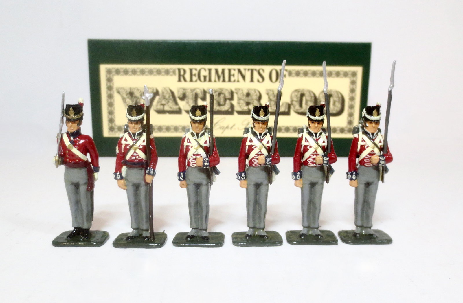 Captain Revo #1 British 4th Regiment of Foot: From the Regiments of Waterloo series. 6 pieces. 1 missing bayonet, the rest in near mint condition. Box excellent.