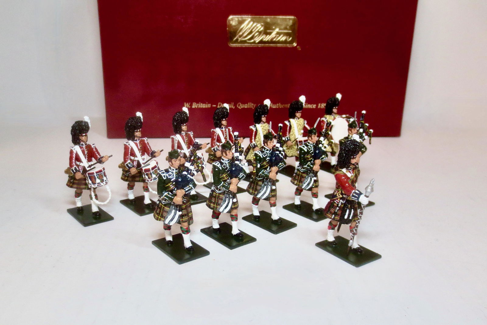 Britains #48004 Queen's Own Pipes & Drums (1 of 1)