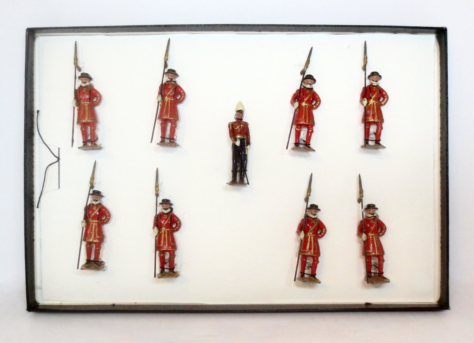 Britains #1257 Yeomen of The Guard: Post war issue. 9 pieces. Near mint to excellent condition (officer has a mismatched base). Tied to plain white card. Unboxed.