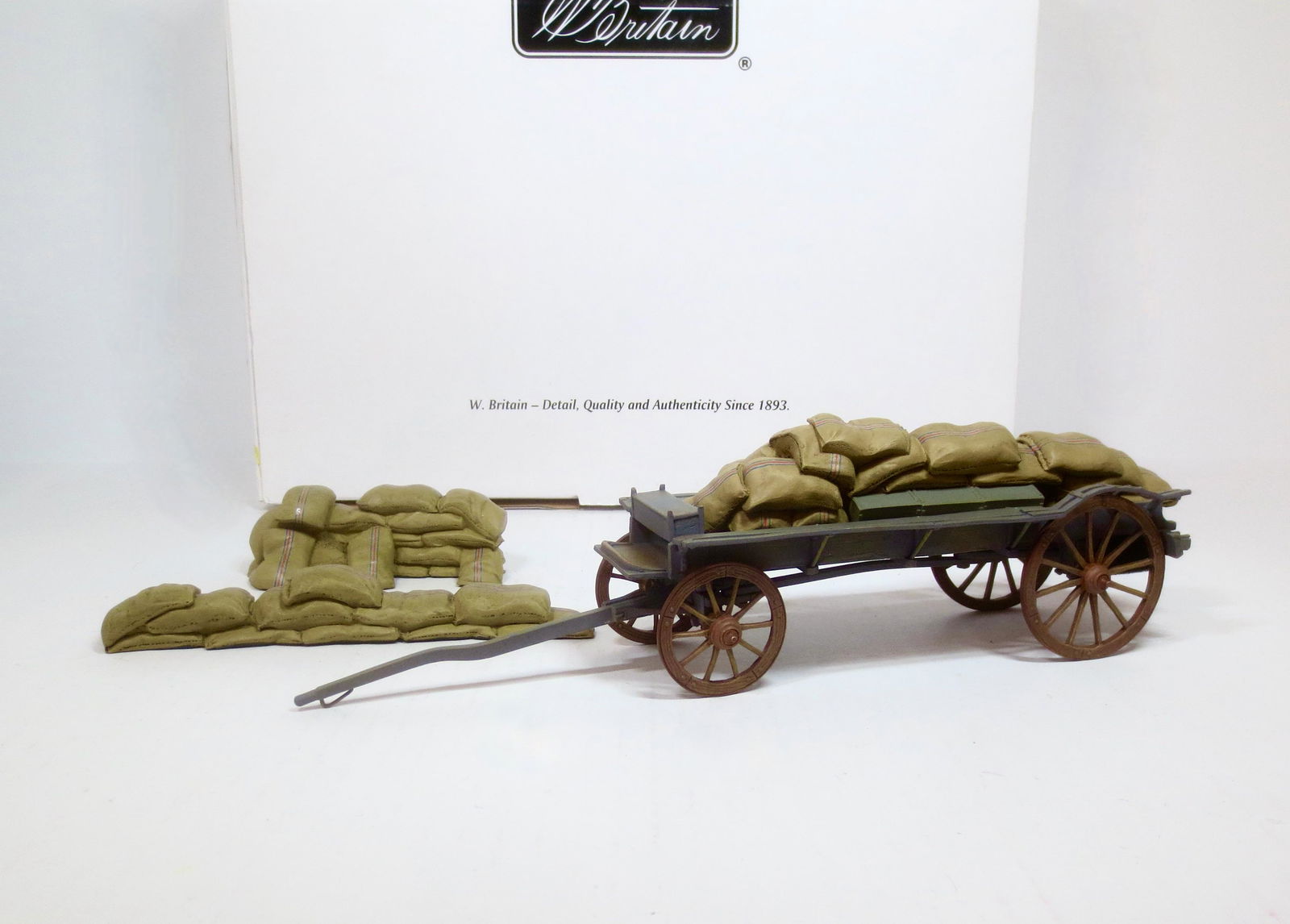 Britains #20082 Ox Wagon Barricade & Mealie Bags (1 of 1)