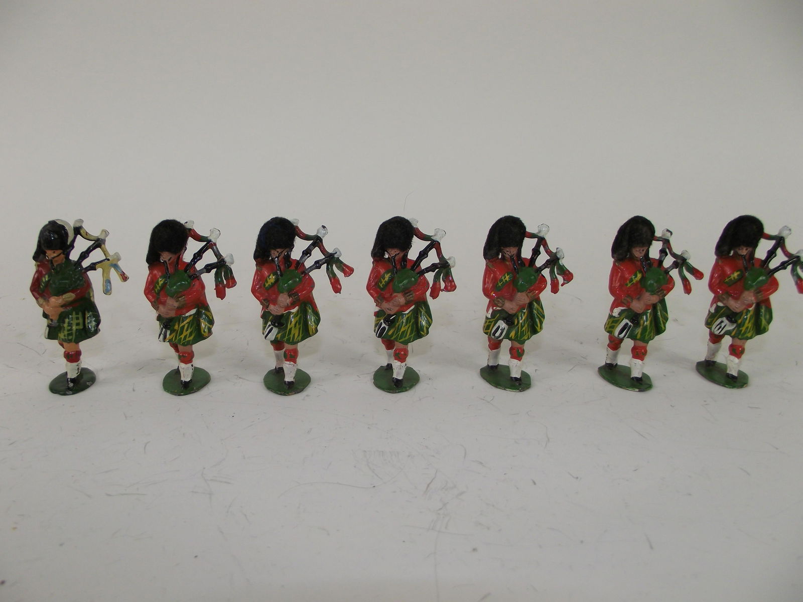 Timpo Flocked Bonnet Highlander Pipers (1 of 1)