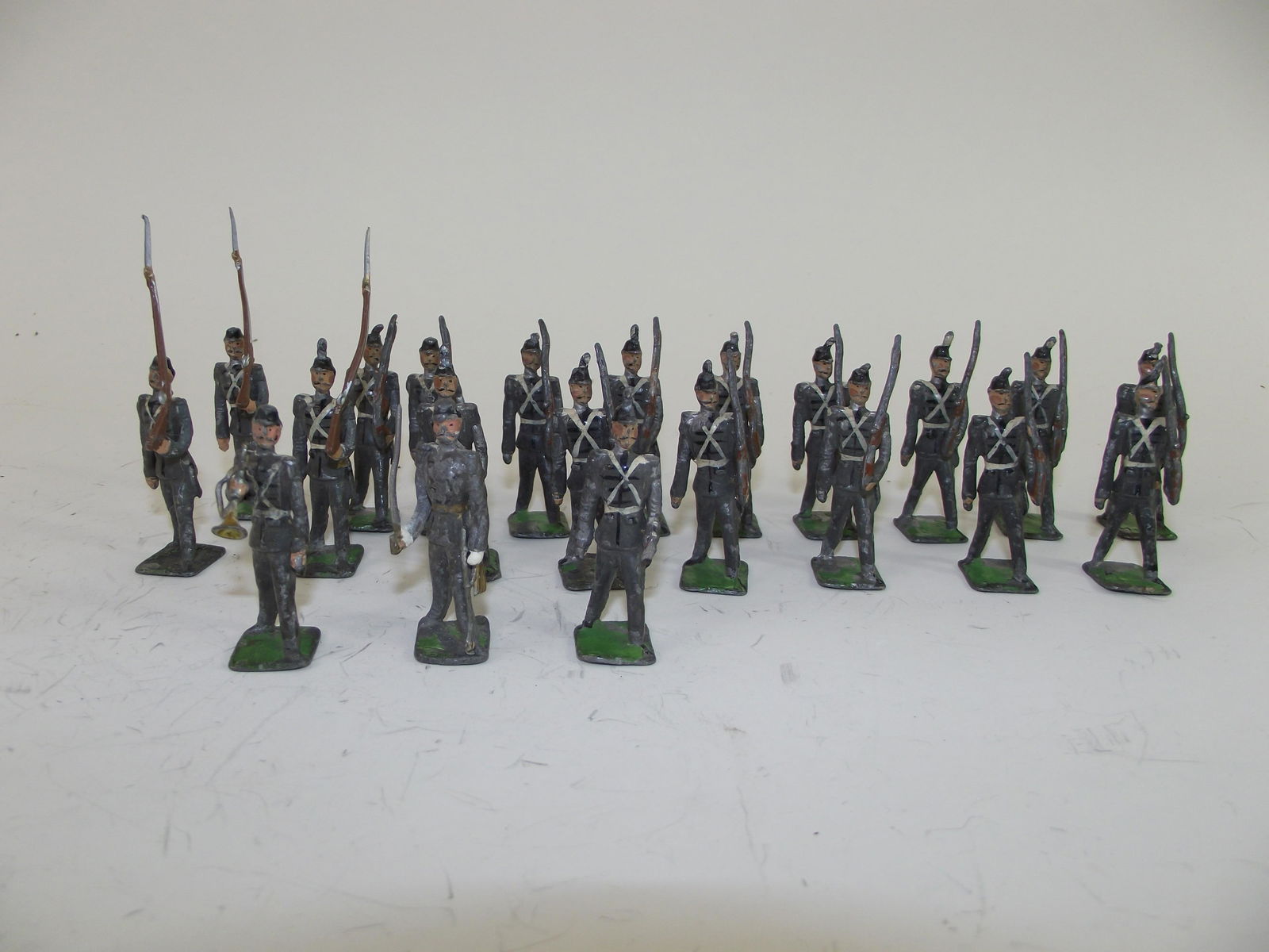 Heyde European Infantry Group: 21 pcs, figures are in good condition. 44mm. Couple of weapon issues.