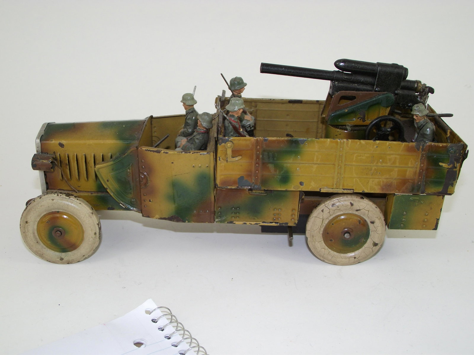 Lineol large 88mm Mounted Gun Carriage: One impressive piece. It is battery operated and untested. Five crew members in good condition both the figures and the carriage.