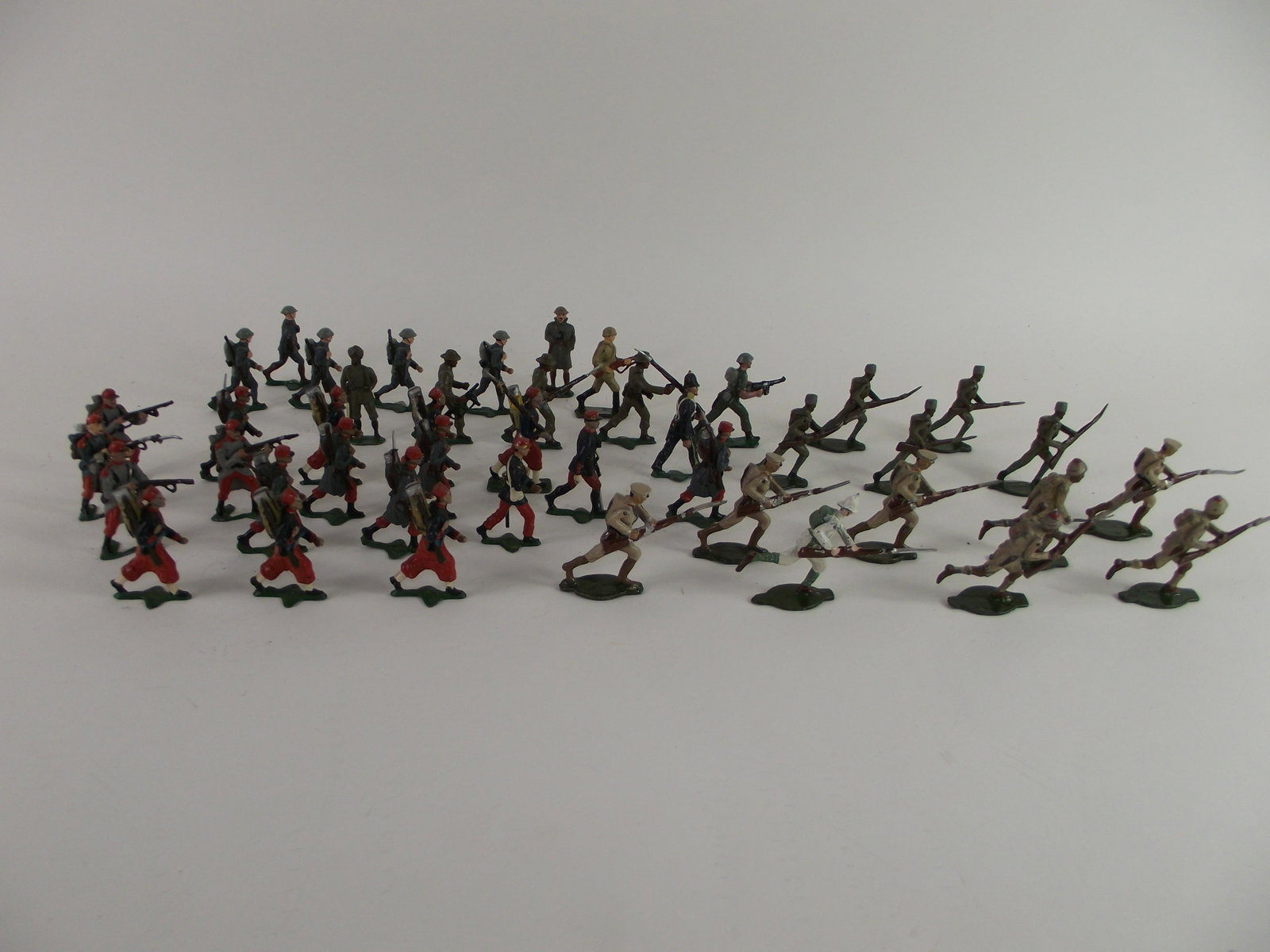 Eire HE French & Colonial Collection: 45 pieces in good to very good condition. 54mm metal soldi cast