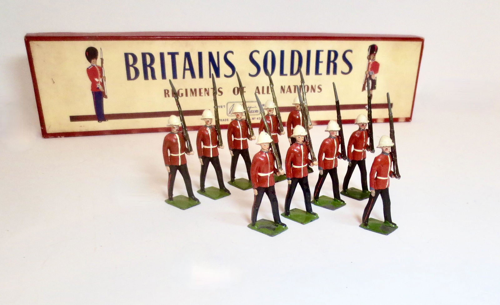 Britains #1633 Canadian Light Infantry: Princess Patricia's Own. Post war issue. 10 pieces (2 extra). Near mint to excellent condition. ROAN box in poor condition (retro-fitted interior, side label damage)