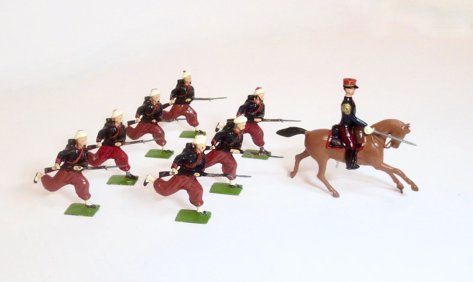 Britains #142 Zouaves Charging (1 of 1)