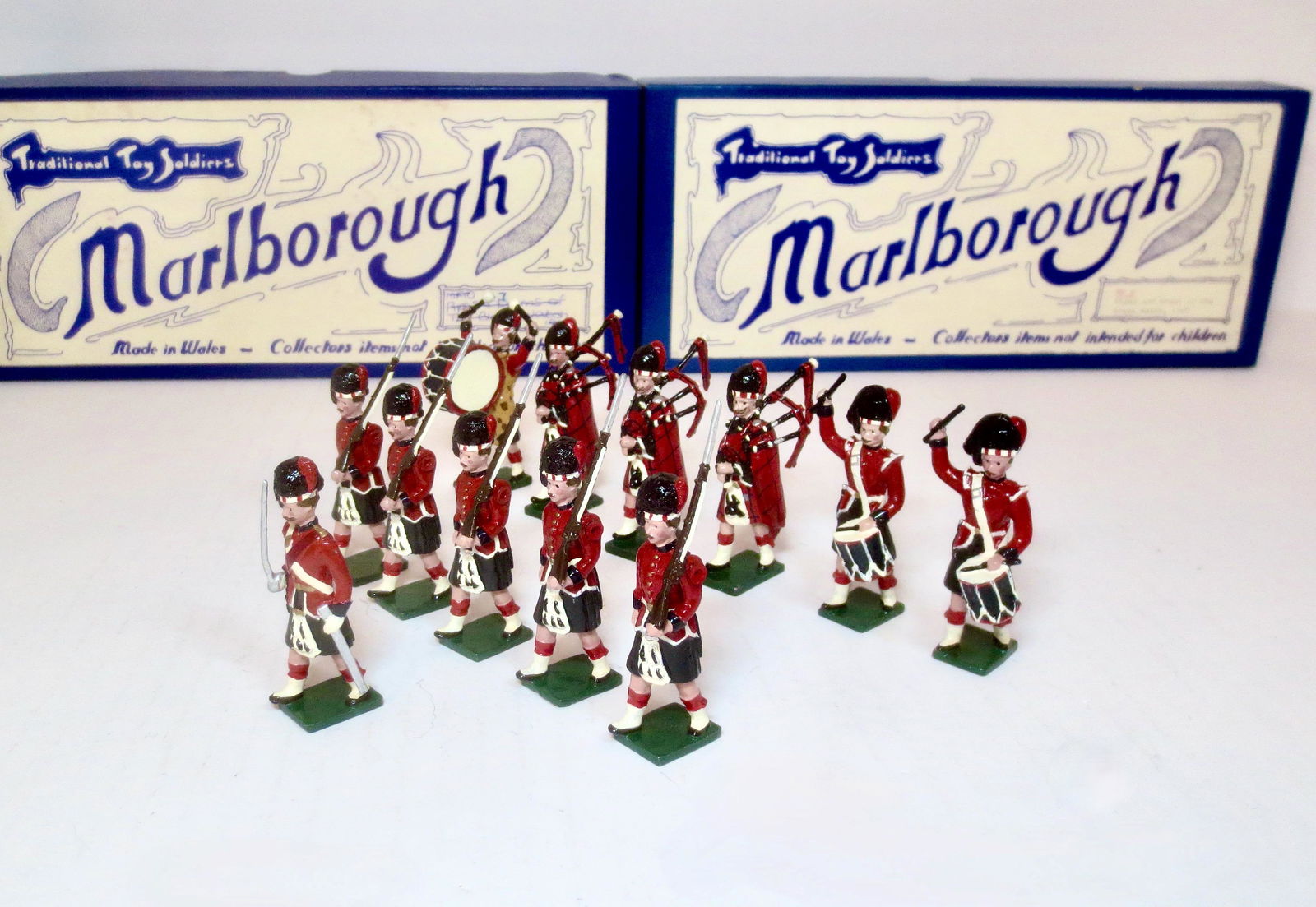 Marlborough The Black Watch: Marching at the slope #M7, and Pipes & Drums #M9. 12 pieces. Mint to near mint condition. Boxes excellent.