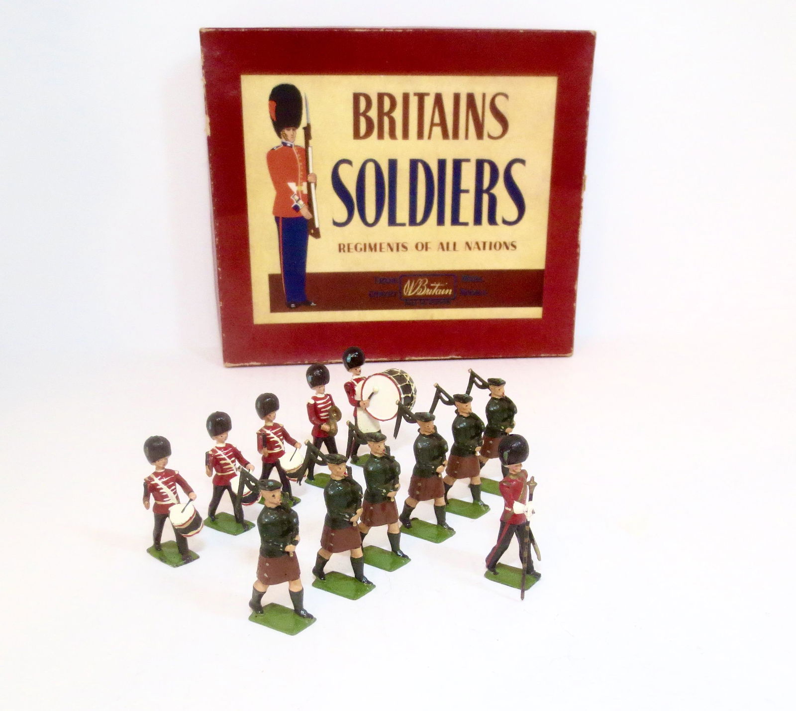 Britains #2096 Pipes & Drums of The Irish Guards (1 of 1)