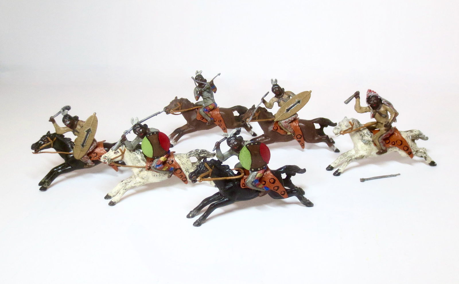 Heyde 70mm Mounted American Indians Set: At the Gallop. Gorgeous set. 6 pieces. Pristine condition (Chief's rifle is broken but present for repair). Unboxed.