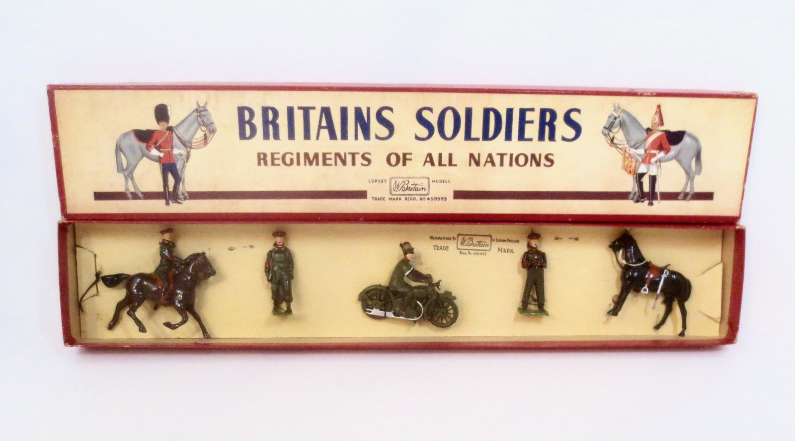 Britains # 1907 British Army Staff Officers: Active Service. Post war issue. 5 pieces. Mint to near mint condition, tied to card in ROAN box. Box excellent.
