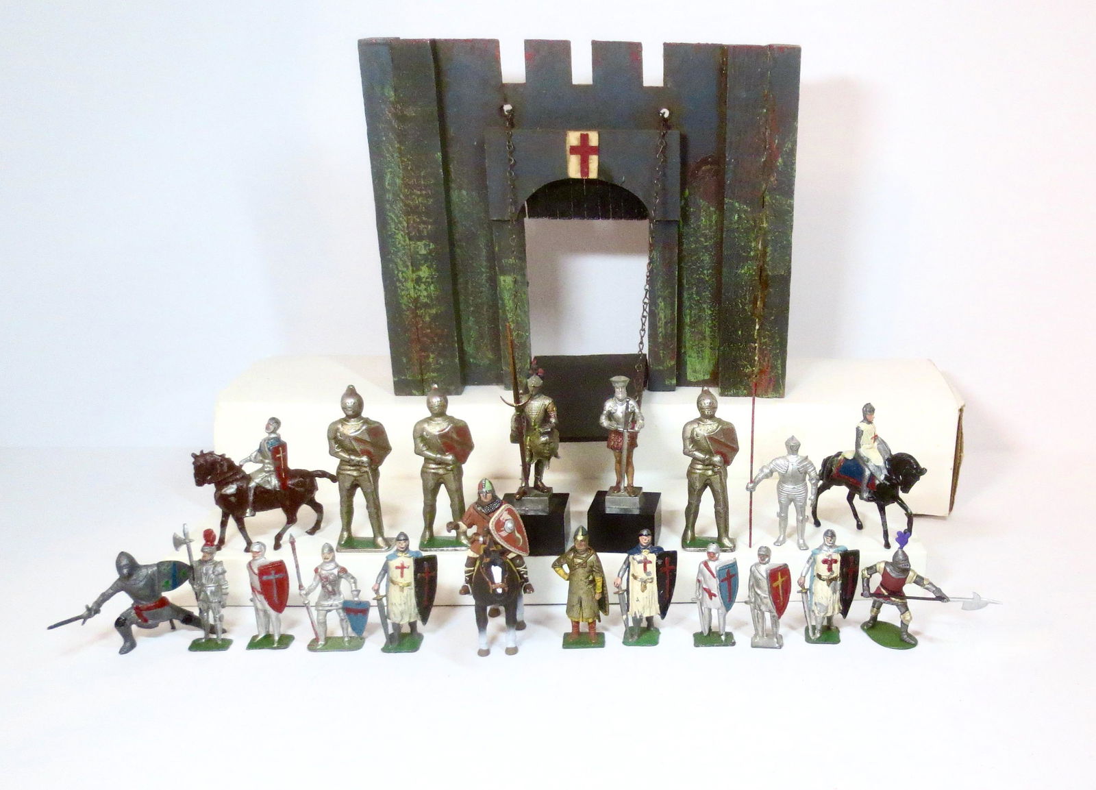 Large Assortment of Medieval Knights & Castle (1 of 1)