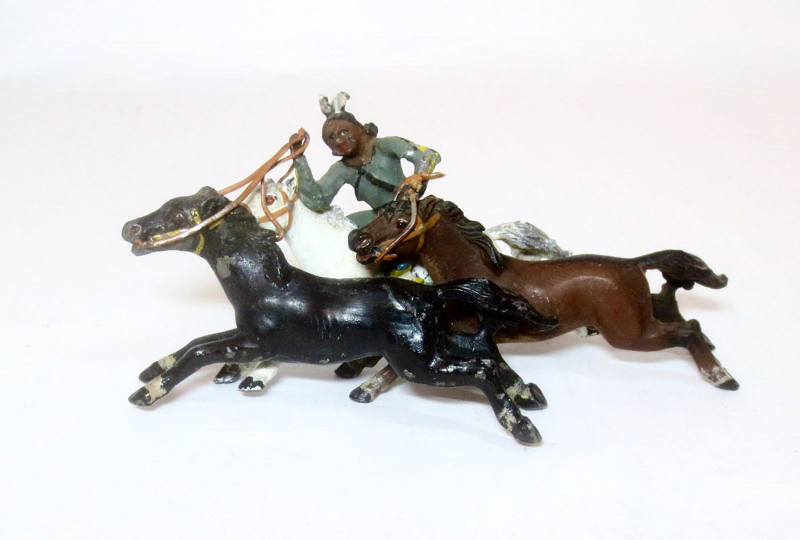 Heyde 65mm Indian With Captured Horses: Stunning four figure piece. Excellent condition. Unboxed.