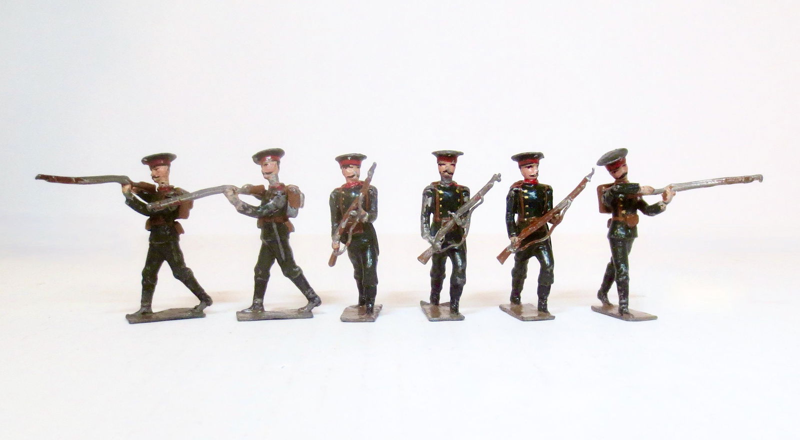 Lucotte Rare Russian Infantry: 6 pieces. Excellent to very good condition (one loose rifle). Unboxed.