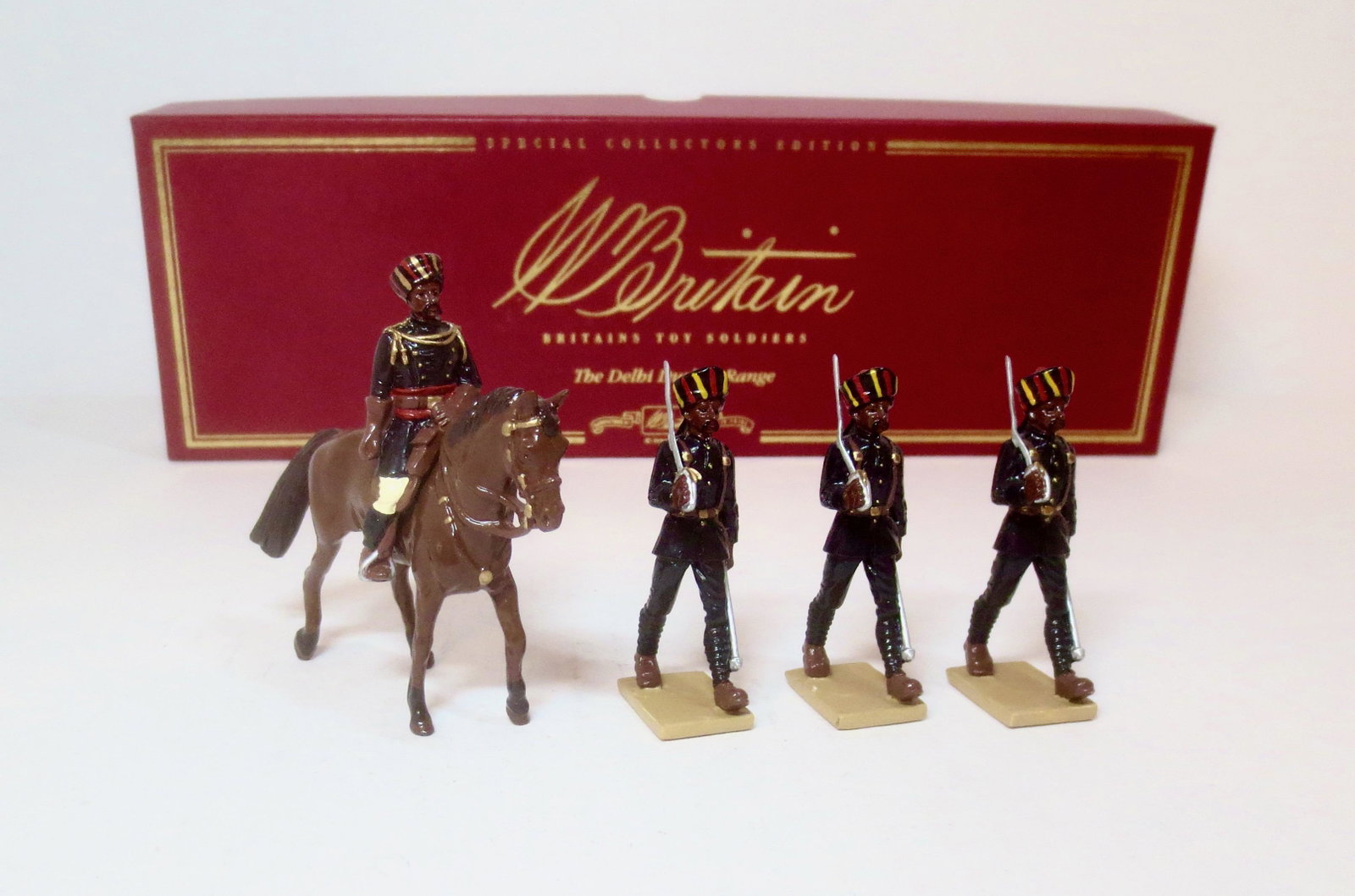 Britains #00142 Mounted Officer & Gun Crew: Special Collectors Edition. From the Delhi Durbar Range. 4 pieces. Mint condition. Box excellent.