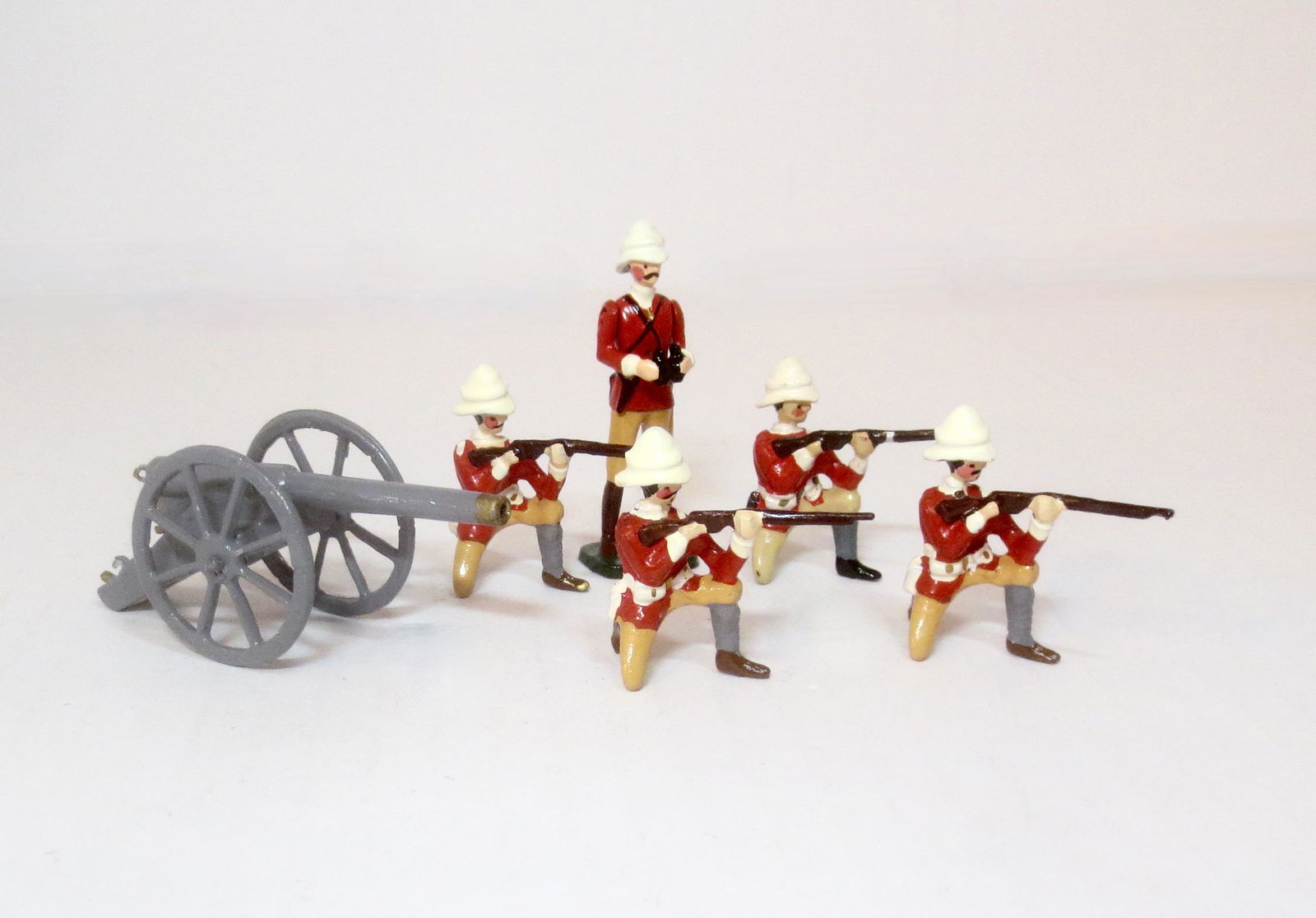 British Bulldog Lincolnshire Regiment with Cannon (1 of 1)