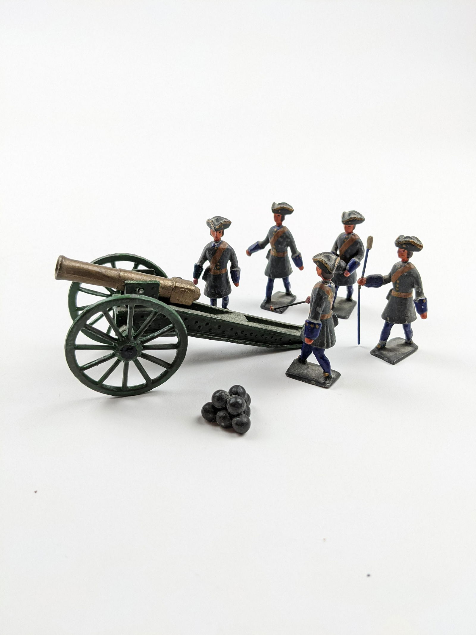 German Made Cannon Crew With Tricorn Hats (1 of 1)