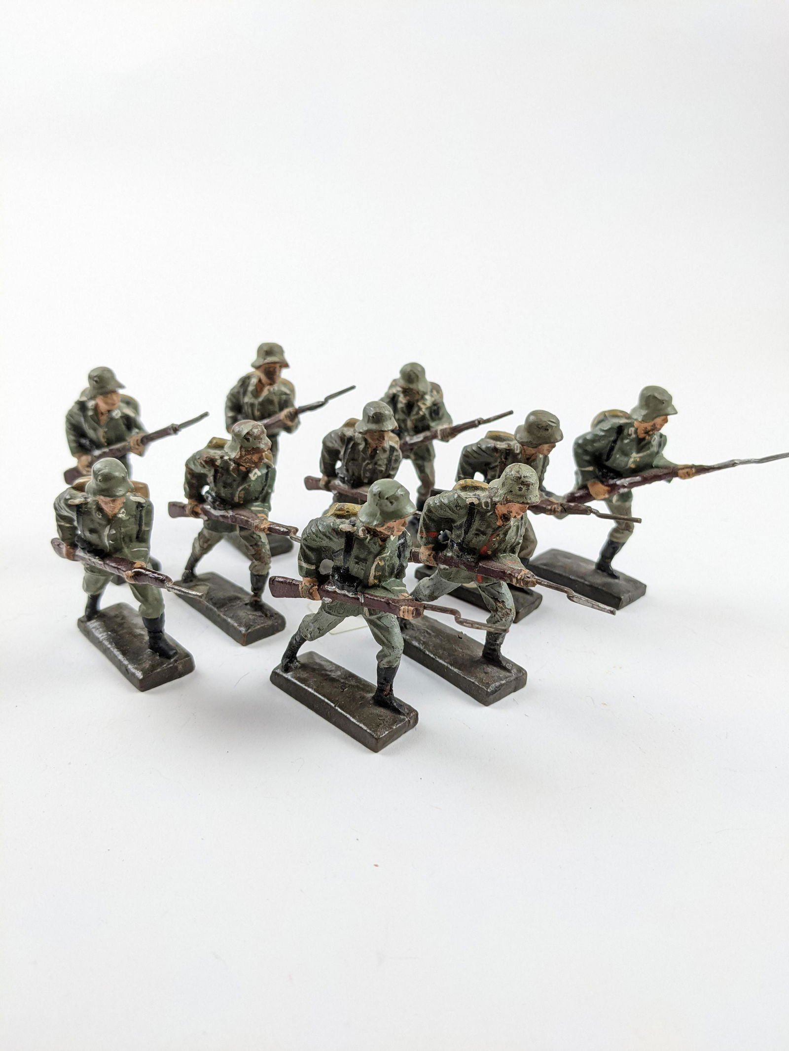 Lineol 7cm German Army Advancing (1 of 1)