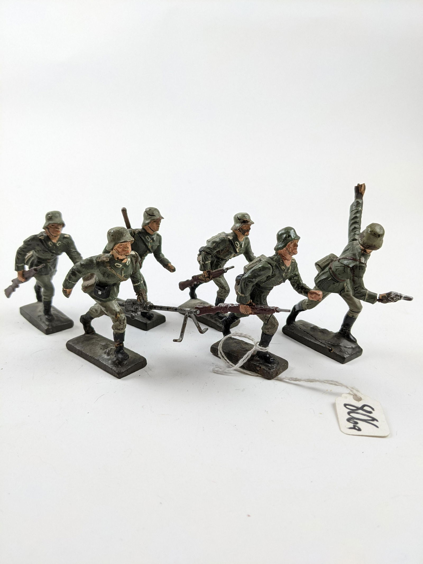 Lineol 7-7.5cm German Army Advancing (1 of 1)