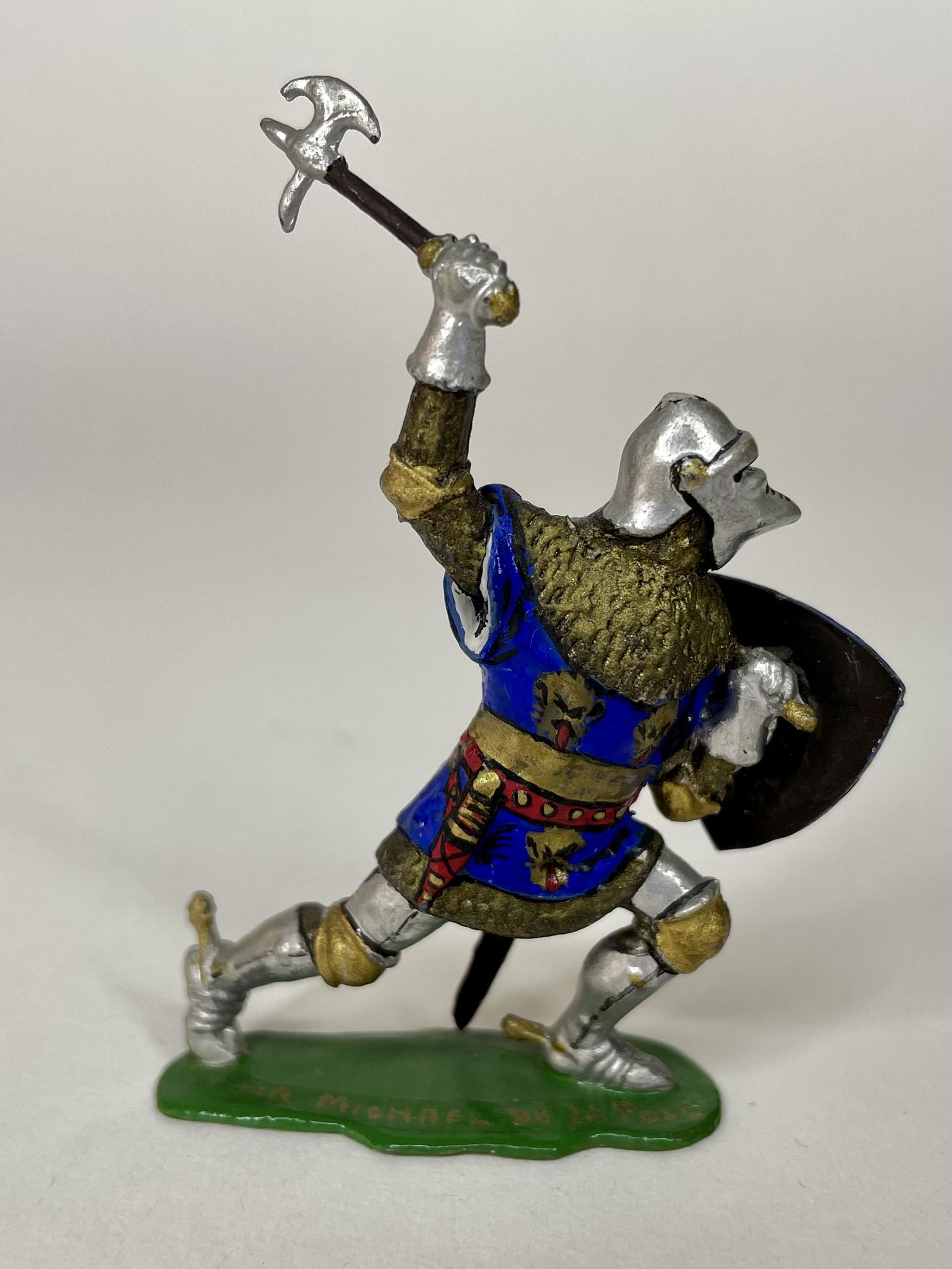 Selwyn Archer Britains Sir Michael de la Pose: Designed by Selwyn, manufactured by Britains and painted by acclaimed painter Laurence Archer. Circa 1967. 1 piece. Condition Excellent.