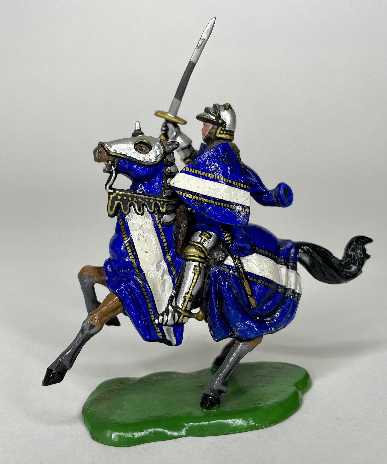 Selwyn Archer Britains Earl of Sancerre: Designed by Selwyn, manufactured by Britains and painted by acclaimed painter Laurence Archer. Circa 1967. 1 piece. Condition Excellent.