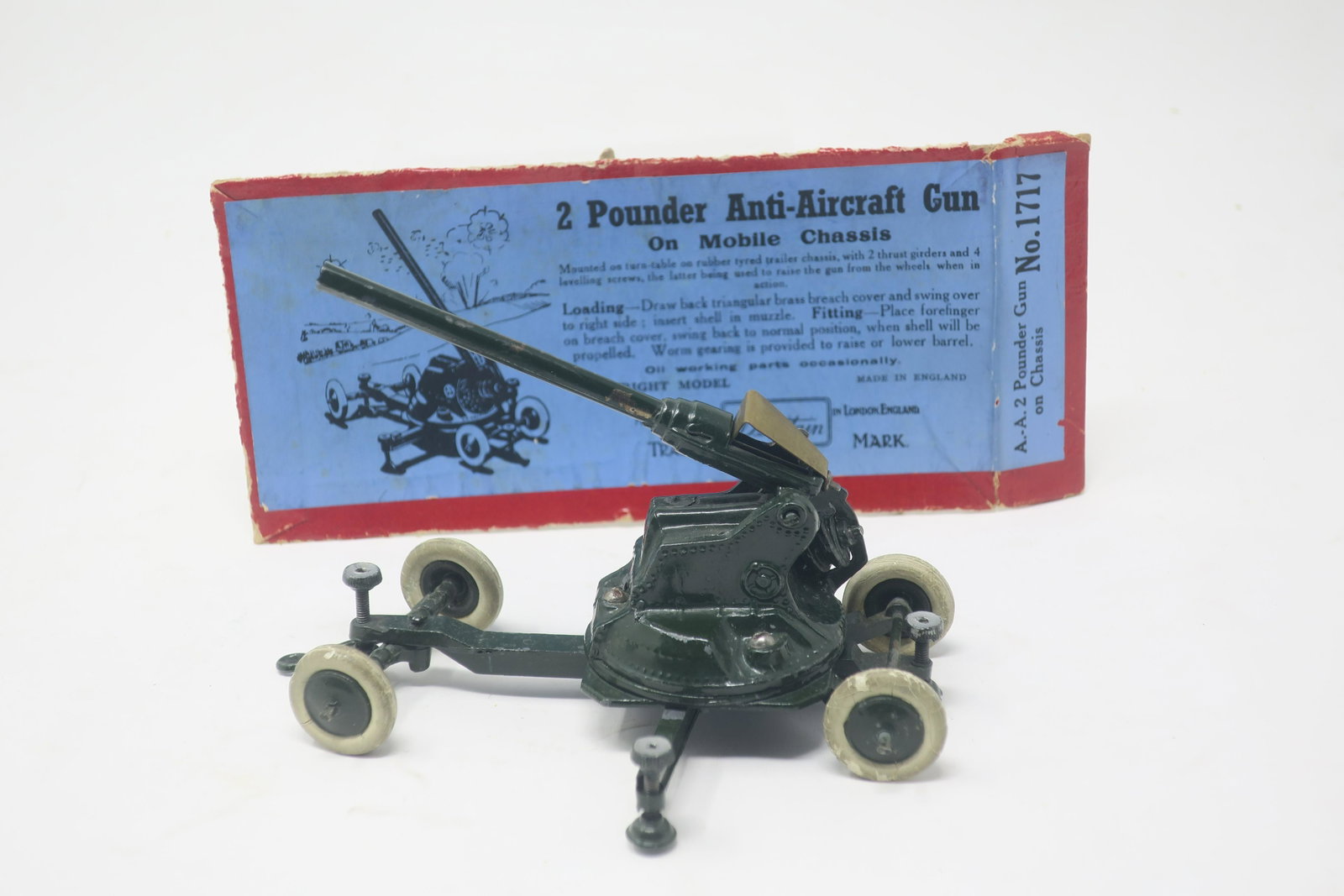 Britains Set #1717 AA Gun on Mobile Chassis: British Army green finish with original box lid/label (1940) green, very good, 1 piece
