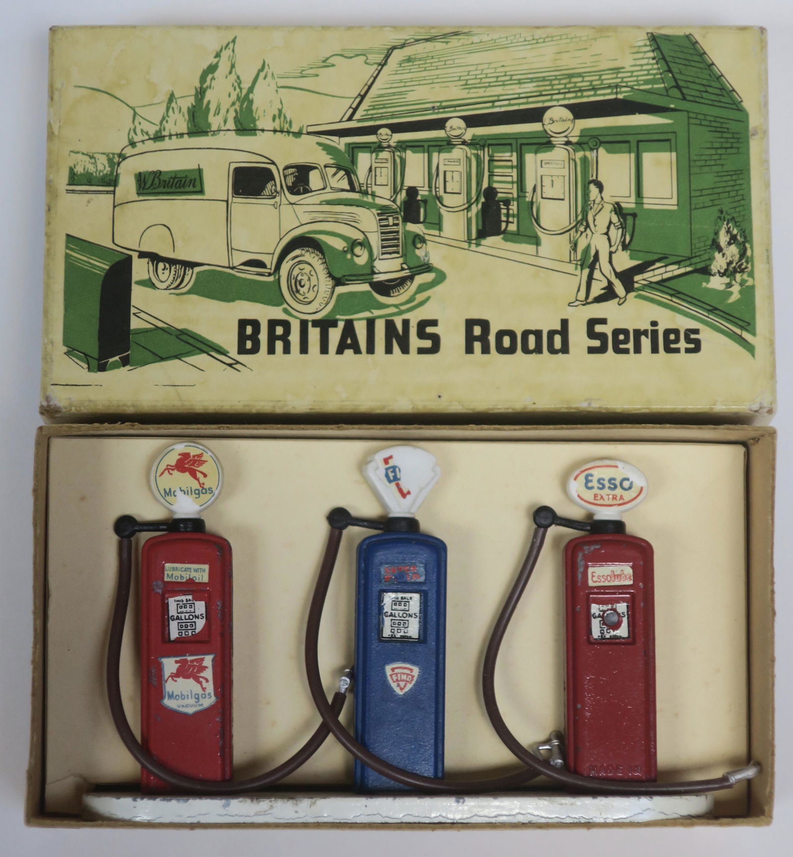 Britains Set #102V Petrol Pumps on Stand (1 of 1)