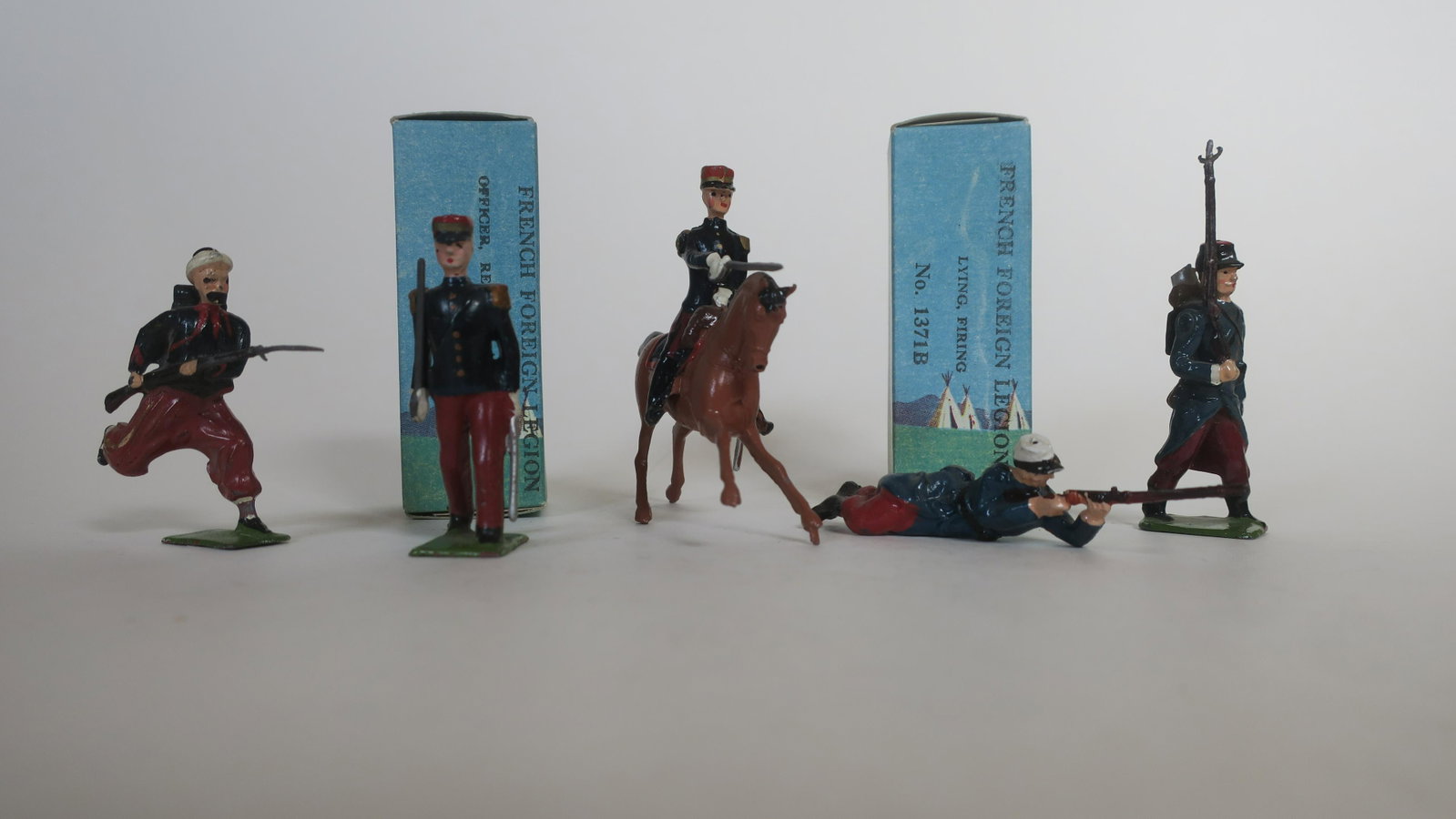 Britains Picture Packs French Army: including Foot and Mounted Officers, Zouave and 2 Infanterie de Ligne in two original boxes (1959),very good, 5 pieces