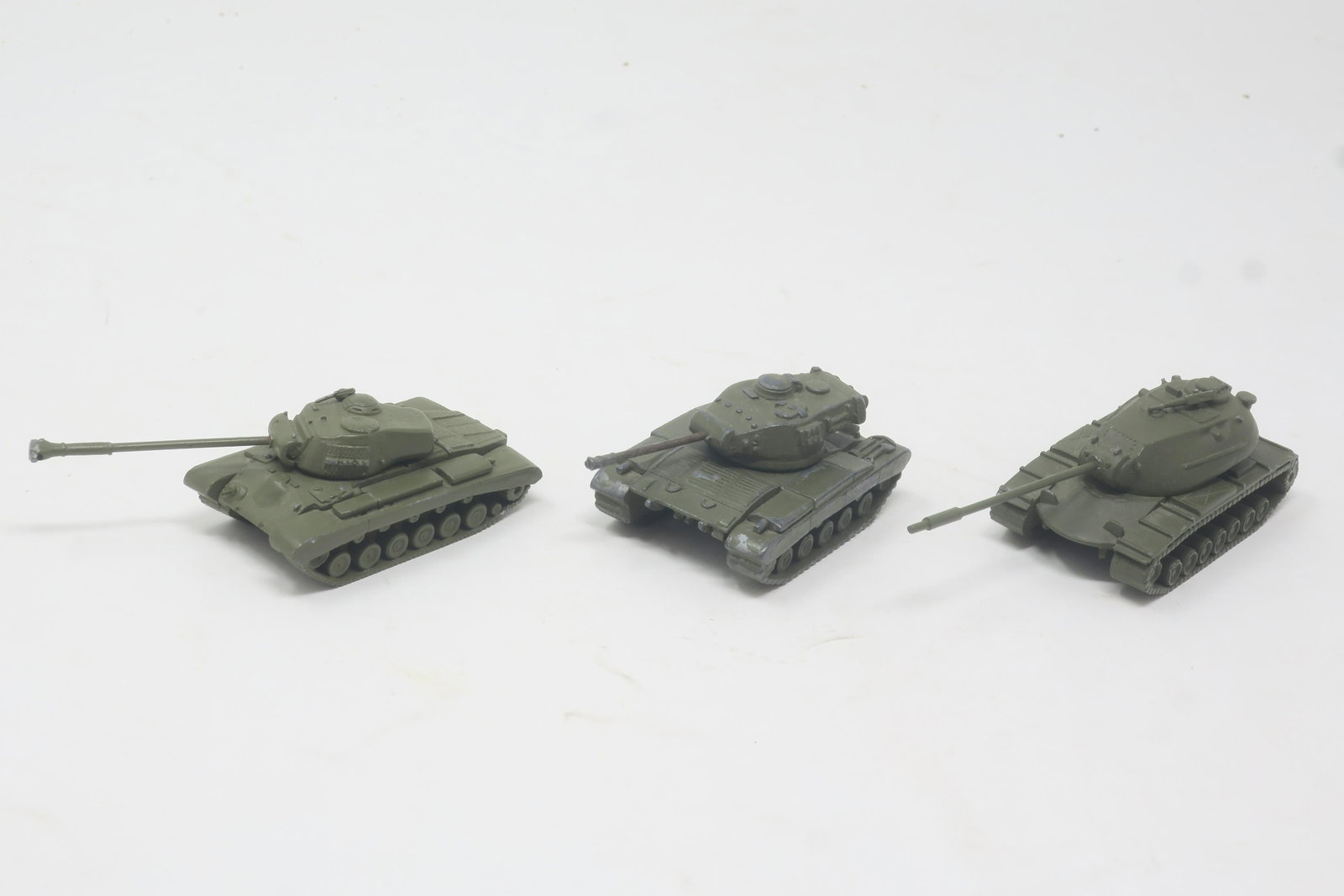 Comet Minitanks (1/108 scale); US Tanks,: (1950) Including Walker Bulldog, very good, 3 pieces
