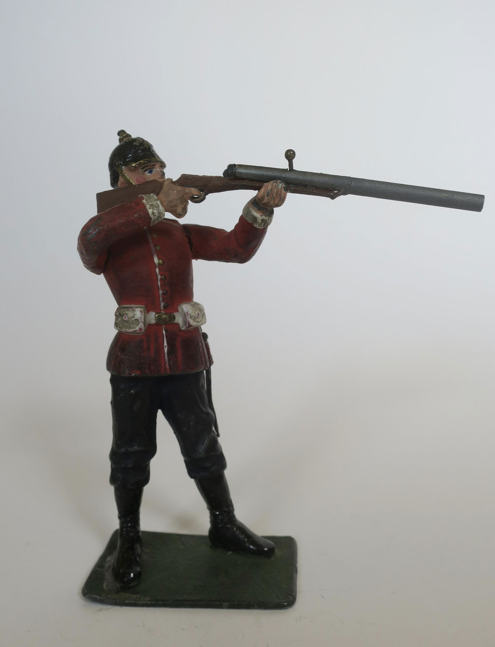 Heyde British Infantry "Soldier to Shoot": 115mm scale (1900) based on German style uniform; movable arms; Good, rifle barrel neatly repaired, 1 piece