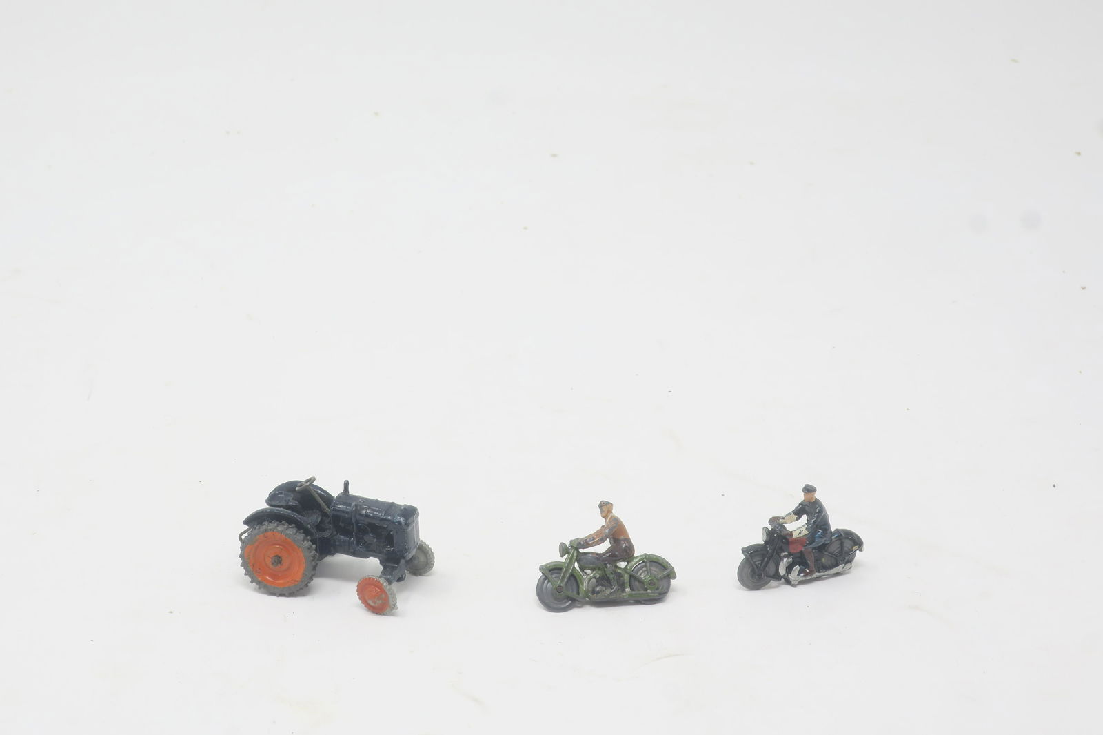 Britains Lilliput Vehicles - Fordson Tractor (1 of 1)