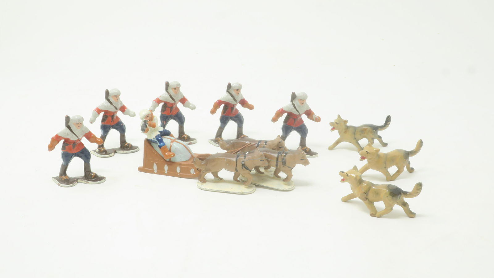 Frenchal Arctic Set with Sledge & Wolves (1 of 1)