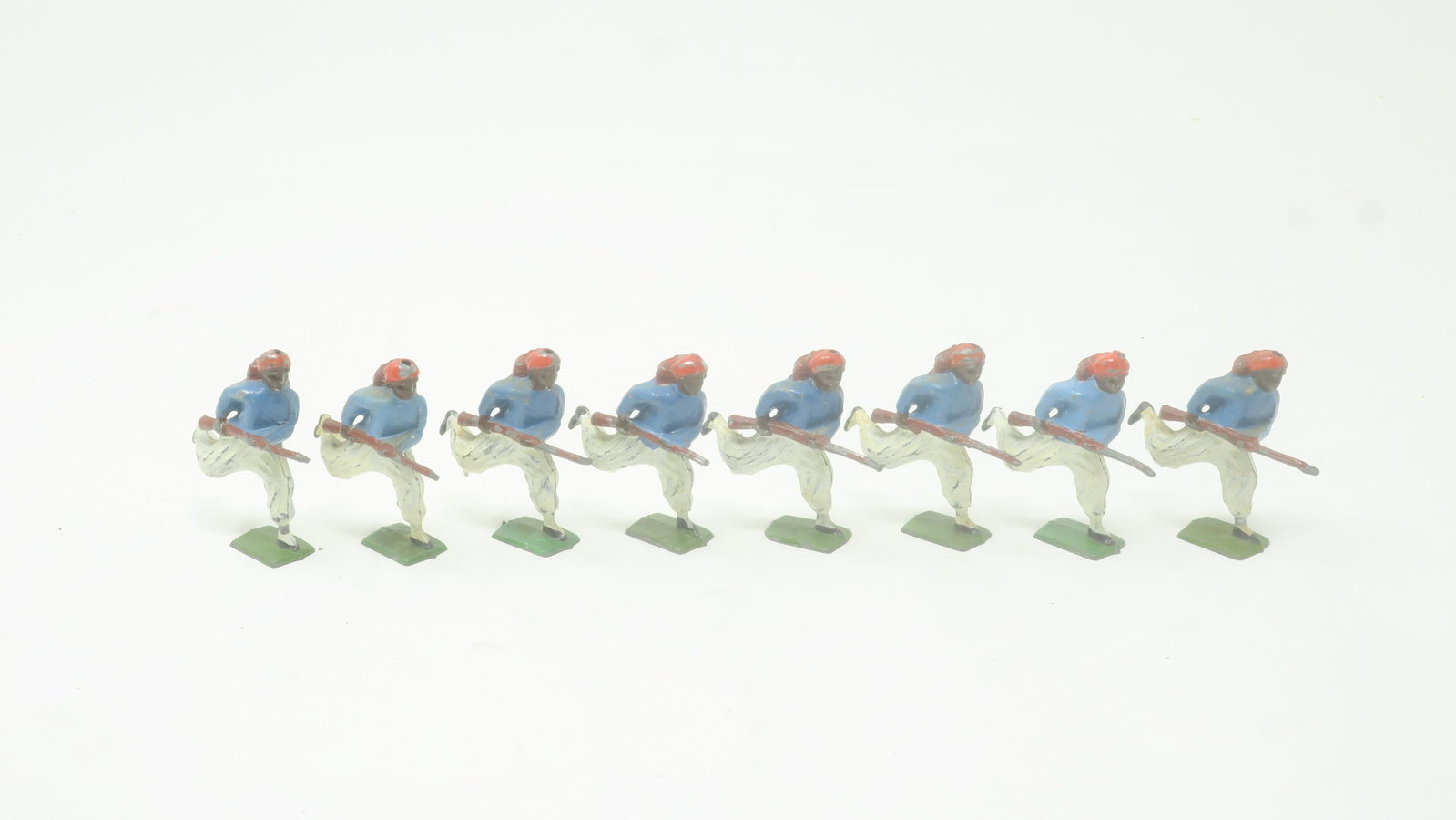 Jones Zouaves (1940) Pale Blue Jackets,: white trousers, red caps, very good; bayonets gone, 8 pieces