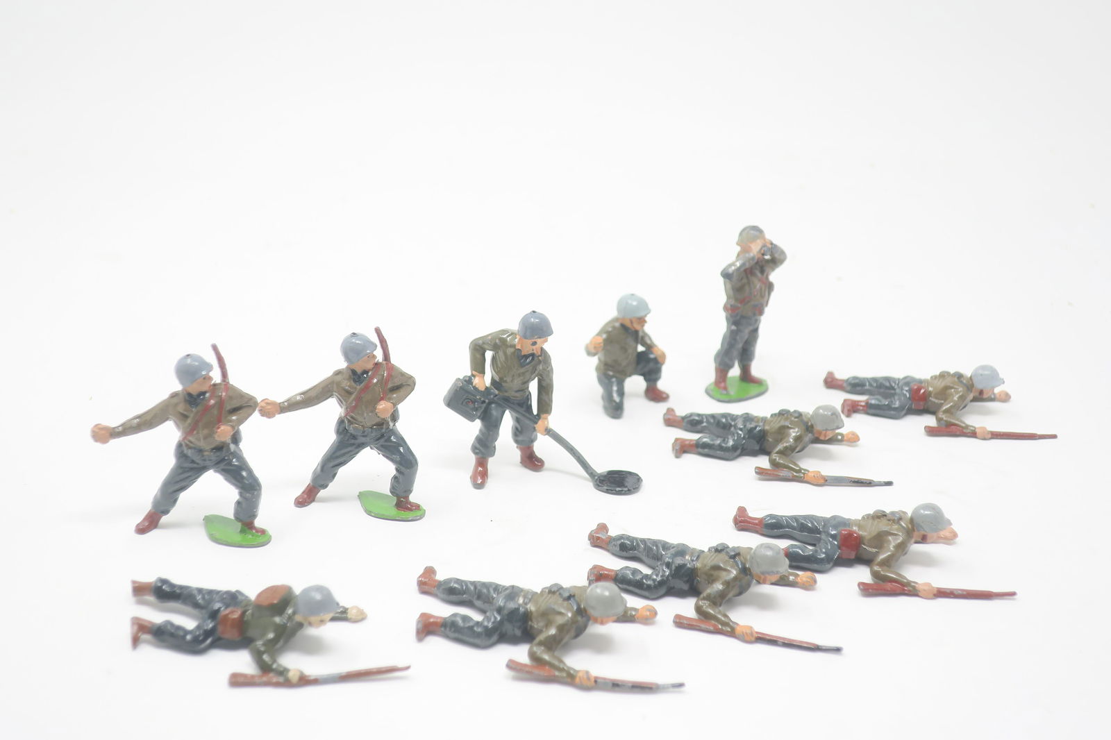 Timpo GI Group, Throwing Grenades and Crawling (1 of 1)