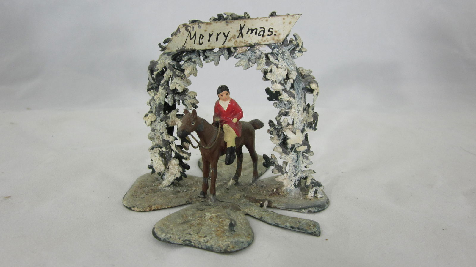 Heyde Christmas Hunt Figure Vignette (1 of 1)