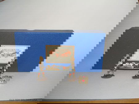 King and Country RARE GLOSSY. Cameron Highlanders: with Wounded and Medical Chests in Original Box.