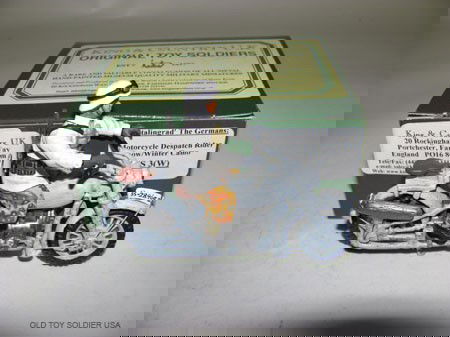 King and Country Stalingrad The Germans,: Motorcycle Dispatch Rider, Snow/Winter Camo, WS3 (W), 2 pcs. MIB.