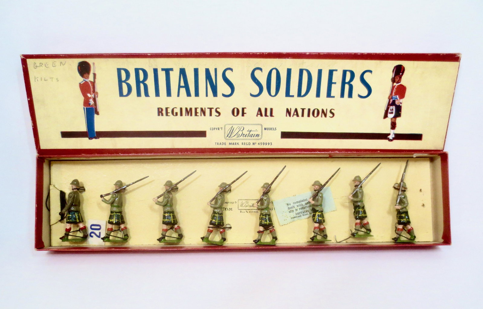 Britains #1901 The Cape Town Highlanders: Post war issue. 8 pieces. Near mint to excellent condition (restrung to card in ROAN box). Box good, with some writing on top left corner of label).