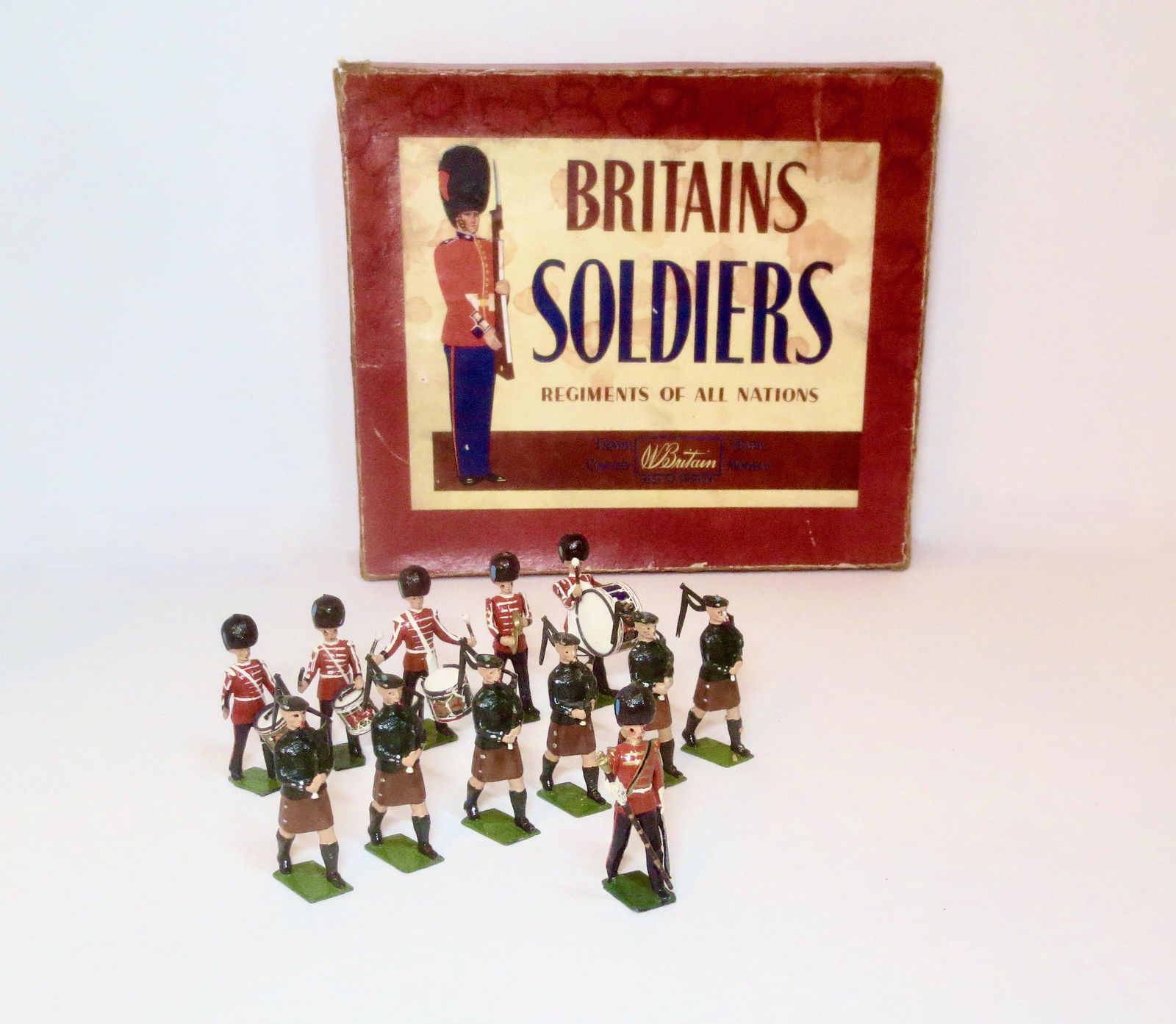 Britains #2096 Irish Guards Pipes & Drums: Post war issue. 12 pieces. Excellent overall condition (one drum stick and small piece of one drum loose (both included for repair). ROAN label box in fair condition, with top corner split, repairs an