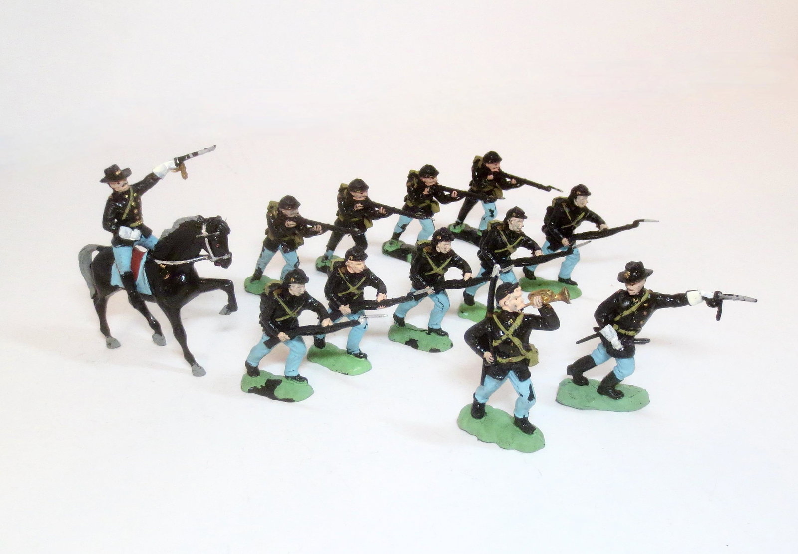 Herald Plastics Civil War Union Army: With Mounted Officer. 12 pieces. Excellent condition (one missing bayonet, some paint flaking). Unboxed.