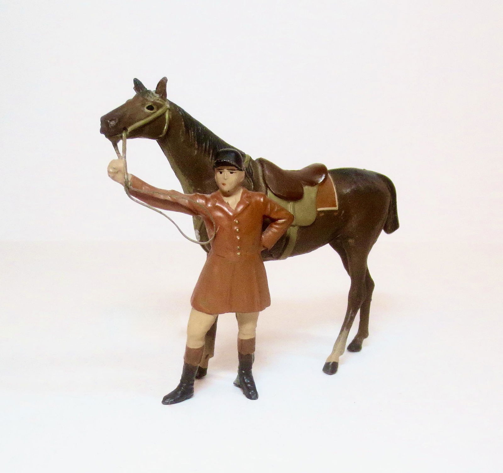 Heyde 85mm Huntsman on Foot with Horse: 1 piece. Pristine condition. No box.
