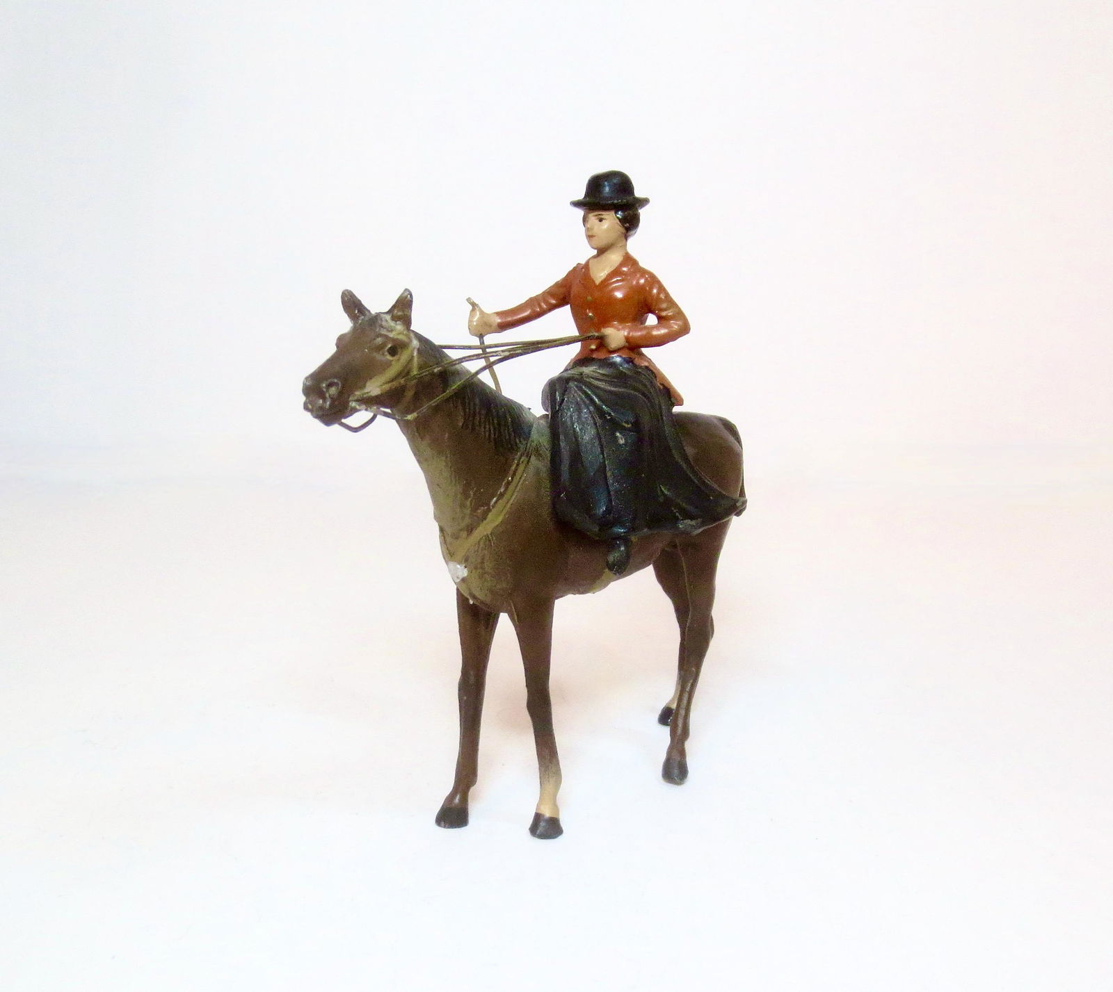 Heyde 85mm Mounted Huntswoman: 1 piece. Pristine condition. No box.