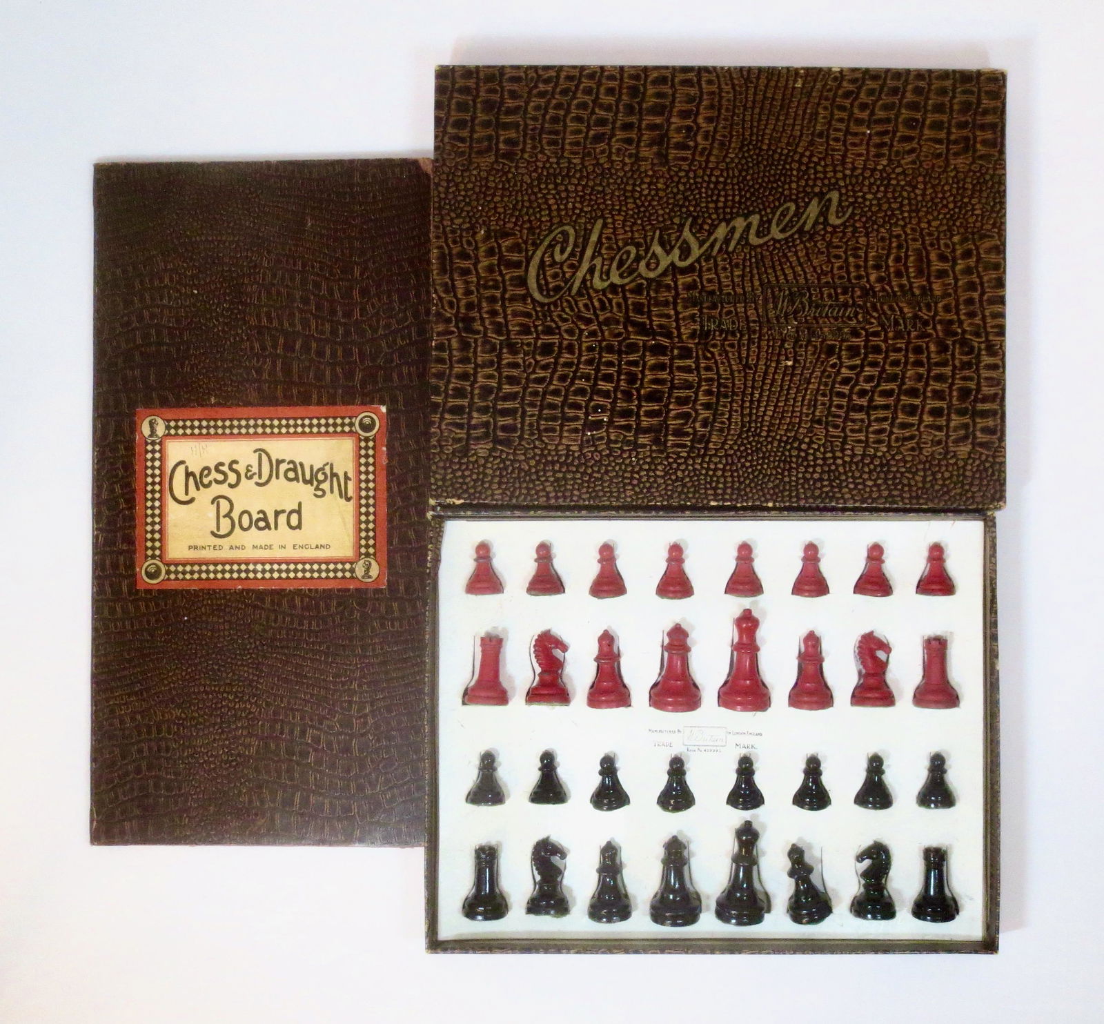 Britains Chessmen Set with Board (1 of 1)
