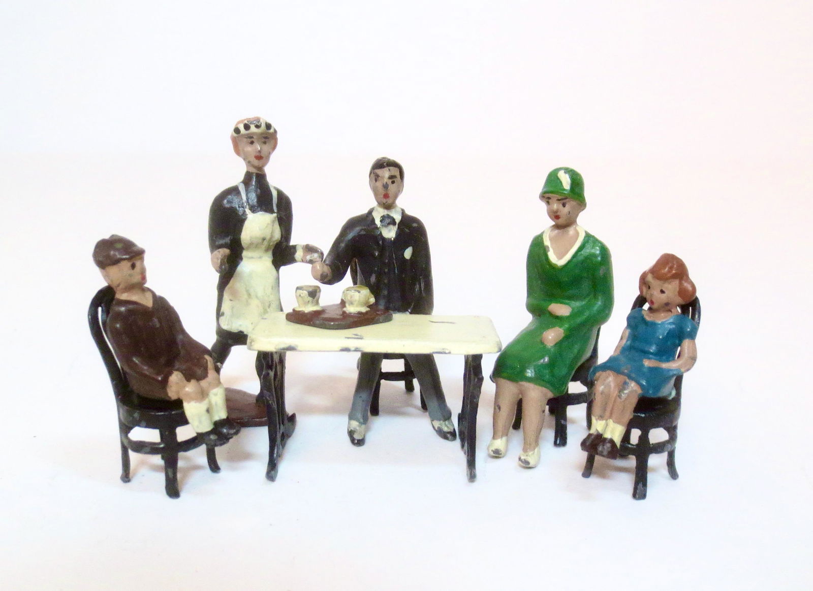 Taylor Barrett Zoo Visitors At Tea (1 of 1)