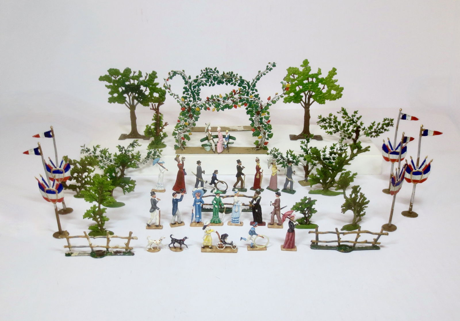 Mignot Civilian & Foliage Collection (1 of 1)