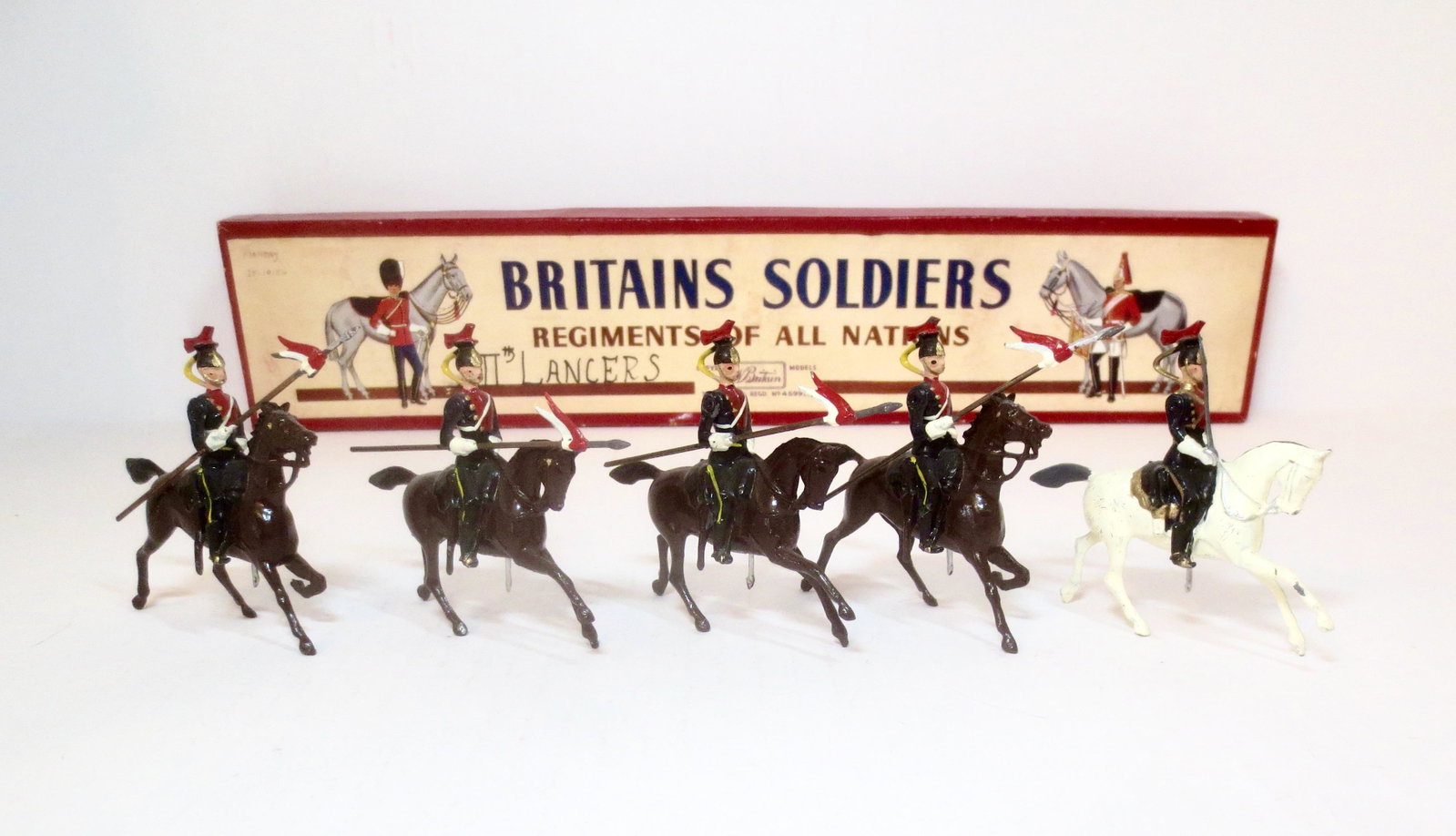 Britains #2076 12th Royal Lancers: Post war issue. 5 pieces. Excellent condition. Box fair (writing on top label).